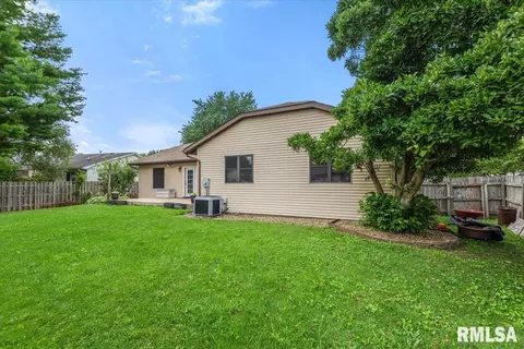Exterior - 2525 Lindbergh Blvd, Springfield, IL 62704 photo 6 of 8