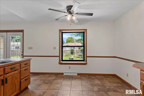 Entry Way - 2525 Lindbergh Blvd, Springfield, IL 62704 photo 1 of 1