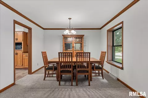 Dining - 2525 Lindbergh Blvd, Springfield, IL 62704 photo 2 of 3