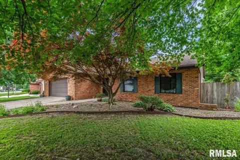 Exterior - 2525 Lindbergh Blvd, Springfield, IL 62704 photo 2 of 8