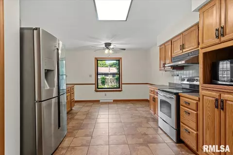 Kitchen - 2525 Lindbergh Blvd, Springfield, IL 62704 photo 1 of 4