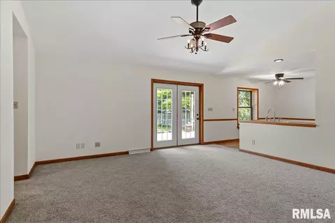 Living - 2525 Lindbergh Blvd, Springfield, IL 62704 photo 2 of 3