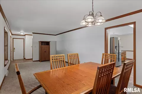 Dining - 2525 Lindbergh Blvd, Springfield, IL 62704 photo 3 of 3