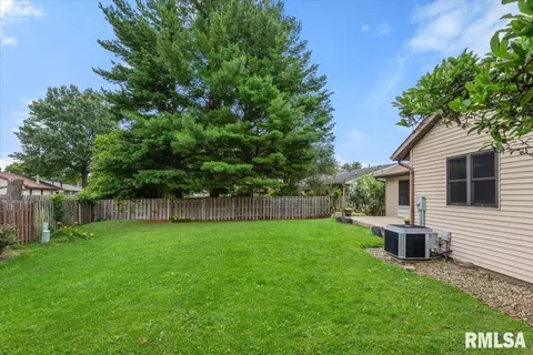 Exterior - 2525 Lindbergh Blvd, Springfield, IL 62704 photo 7 of 8