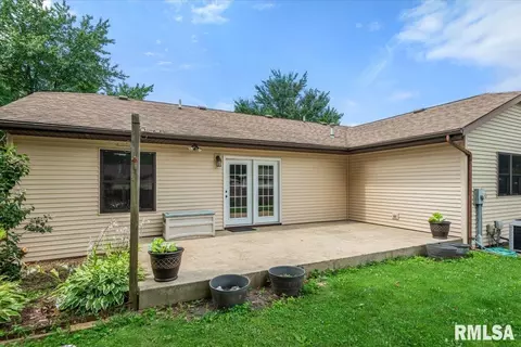 Exterior - 2525 Lindbergh Blvd, Springfield, IL 62704 photo 5 of 8