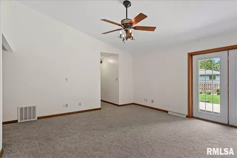 Living - 2525 Lindbergh Blvd, Springfield, IL 62704 photo 3 of 3