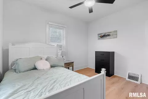 Bedroom - 1123 N Rutledge St, Springfield, IL 62702 photo 5 of 6