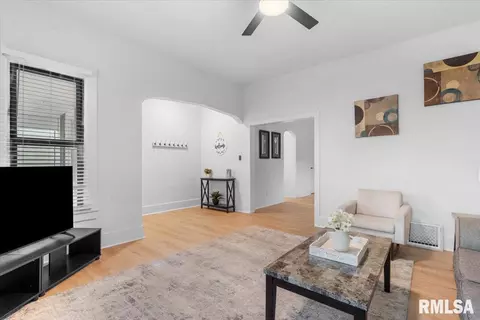 Entry Way - 1123 N Rutledge St, Springfield, IL 62702 photo 1 of 3