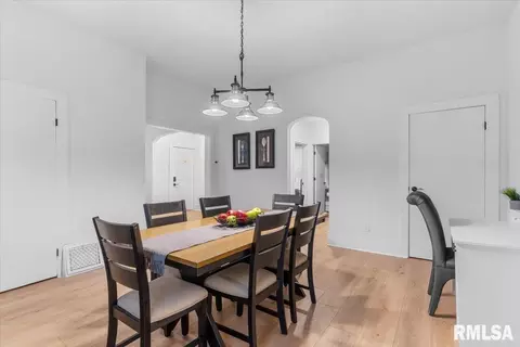 Dining - 1123 N Rutledge St, Springfield, IL 62702 photo 2 of 2