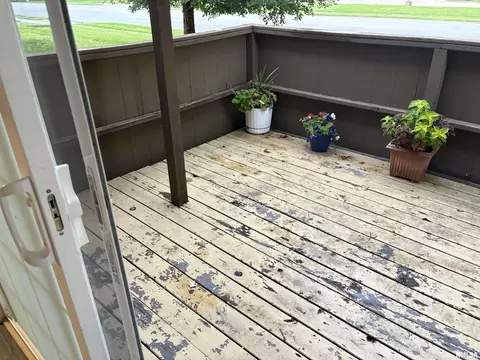 Exterior - 1901 Jeanette Ln, Springfield, IL 62702 photo 3 of 6