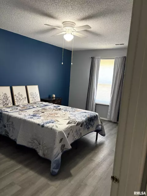 Bedroom - 1901 Jeanette Ln, Springfield, IL 62702 photo 1 of 7
