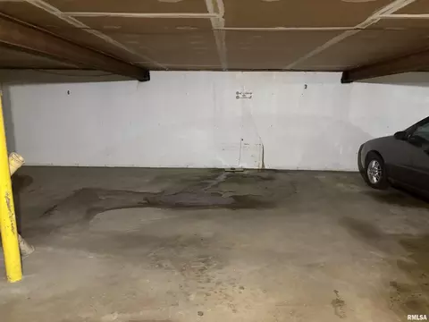 Exterior - 1901 Jeanette Ln, Springfield, IL 62702 photo 5 of 6