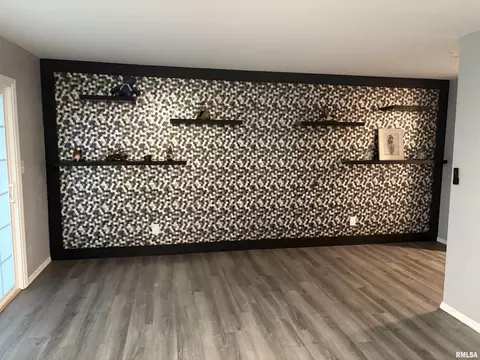 Living - 1901 Jeanette Ln, Springfield, IL 62702 photo 1 of 3