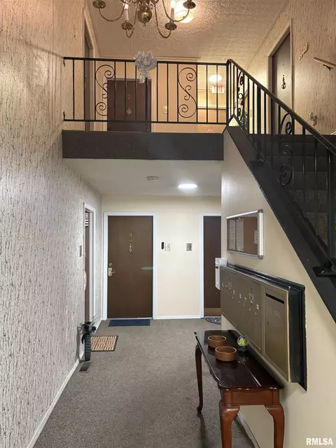 Entry Way - 1901 Jeanette Ln, Springfield, IL 62702 photo 1 of 2