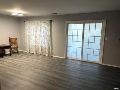 Living - 1901 Jeanette Ln, Springfield, IL 62702 photo 3 of 3