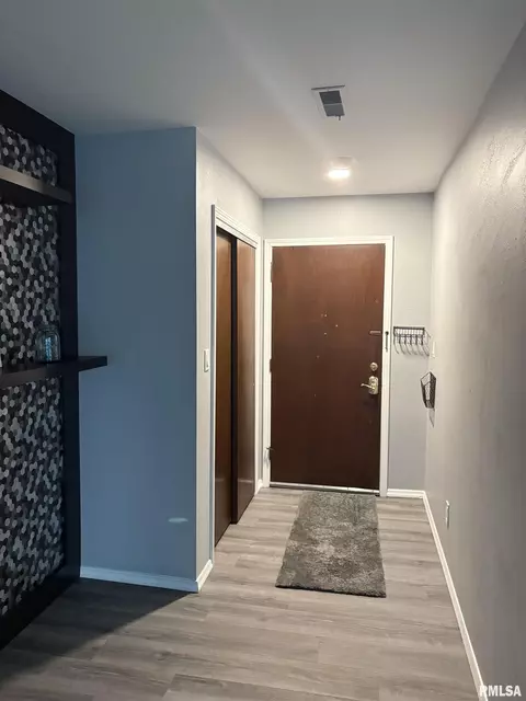 Entry Way - 1901 Jeanette Ln, Springfield, IL 62702 photo 2 of 2