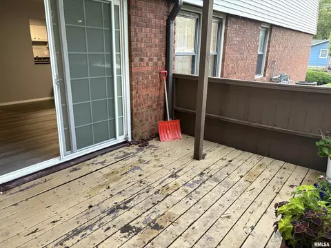 Exterior - 1901 Jeanette Ln, Springfield, IL 62702 photo 4 of 6