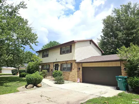 1047 Woodbine Cir E, Galesburg, IL 61401