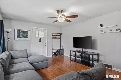 Other - 2309 S Pasfield St, Springfield, IL 62704 photo 2 of 7