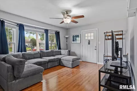 Living - 2309 S Pasfield St, Springfield, IL 62704 photo 1 of 1