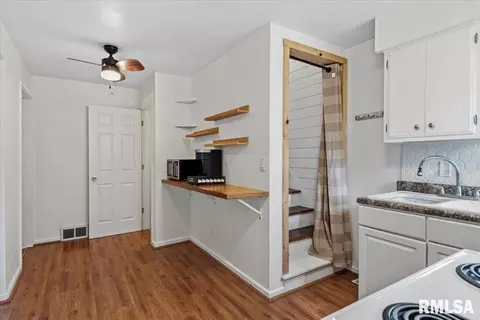 Entry Way - 2309 S Pasfield St, Springfield, IL 62704 photo 1 of 2