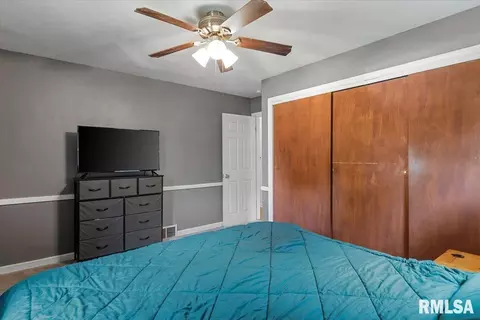Bedroom - 2309 S Pasfield St, Springfield, IL 62704 photo 4 of 4