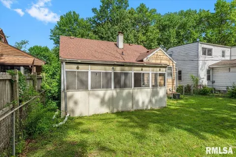 Exterior - 2309 S Pasfield St, Springfield, IL 62704 photo 7 of 8