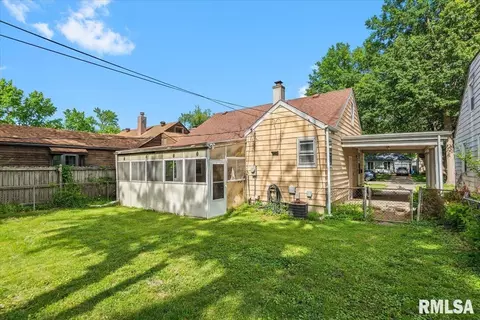 Exterior - 2309 S Pasfield St, Springfield, IL 62704 photo 6 of 8