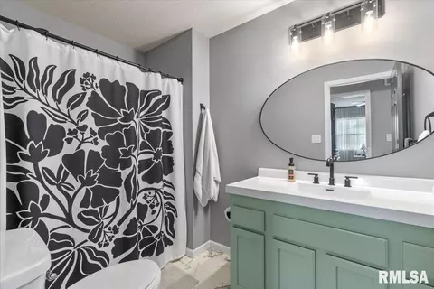 Bath - 3712 Kerry Blvd, Springfield, IL 62712 photo 3 of 4