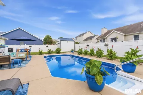 Exterior - 3712 Kerry Blvd, Springfield, IL 62712 photo 4 of 10