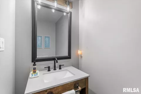 Bath - 3712 Kerry Blvd, Springfield, IL 62712 photo 1 of 4