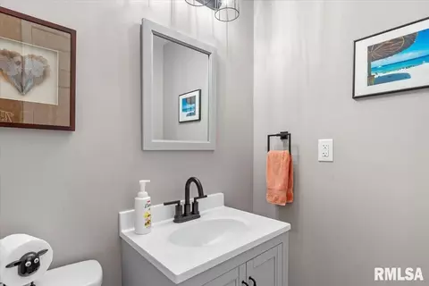 Bath - 3712 Kerry Blvd, Springfield, IL 62712 photo 4 of 4