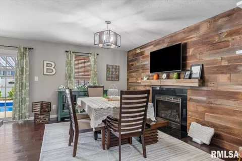 Dining - 3712 Kerry Blvd, Springfield, IL 62712 photo 2 of 2