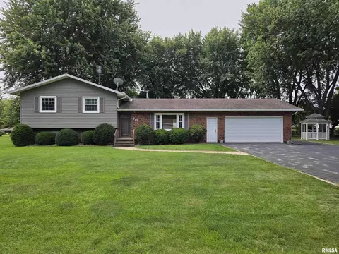 212 California Ave, East Galesburg, IL 61430