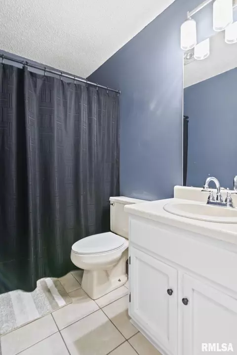 Bath - 2421 Mayfair Rd, Springfield, IL 62703 photo 3 of 3