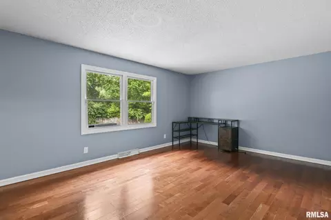 Living - 2421 Mayfair Rd, Springfield, IL 62703 photo 3 of 5