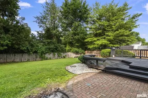 Exterior - 2421 Mayfair Rd, Springfield, IL 62703 photo 2 of 8