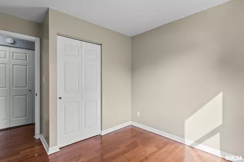 Bedroom - 2421 Mayfair Rd, Springfield, IL 62703 photo 3 of 9
