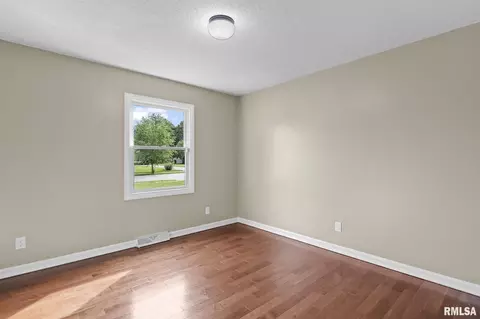 Bedroom - 2421 Mayfair Rd, Springfield, IL 62703 photo 5 of 9