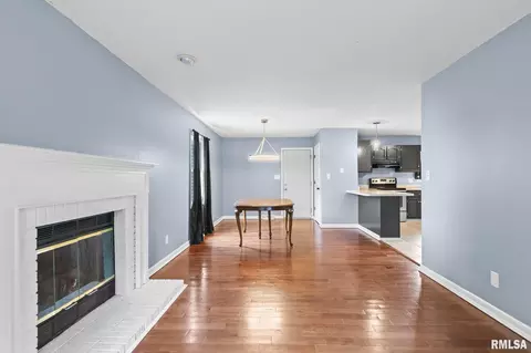 Living - 2421 Mayfair Rd, Springfield, IL 62703 photo 2 of 5