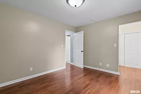Bedroom - 2421 Mayfair Rd, Springfield, IL 62703 photo 2 of 9