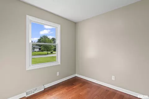Bedroom - 2421 Mayfair Rd, Springfield, IL 62703 photo 7 of 9