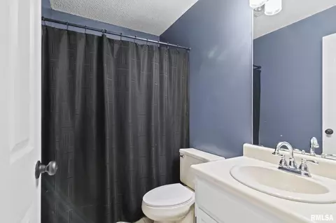 Bath - 2421 Mayfair Rd, Springfield, IL 62703 photo 2 of 3
