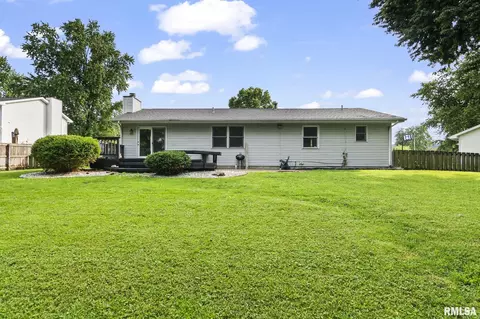 Exterior - 2421 Mayfair Rd, Springfield, IL 62703 photo 4 of 8