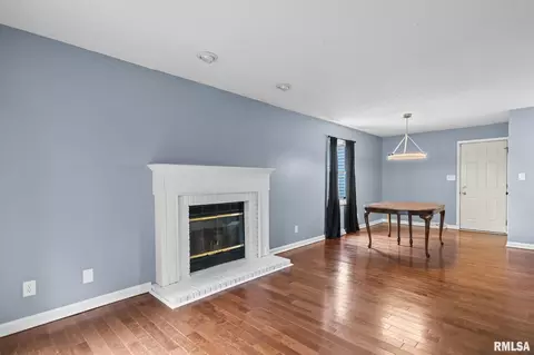 Living - 2421 Mayfair Rd, Springfield, IL 62703 photo 1 of 5