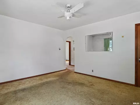 Living - 609 Wood Ave, Springfield, IL 62702 photo 4 of 4