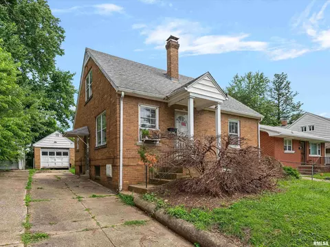 Exterior - 609 Wood Ave, Springfield, IL 62702 photo 3 of 10