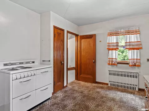 Kitchen - 609 Wood Ave, Springfield, IL 62702 photo 4 of 4