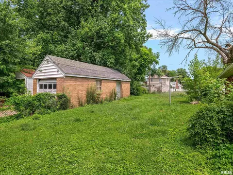 Exterior - 609 Wood Ave, Springfield, IL 62702 photo 6 of 10
