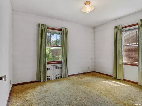 Bedroom - 609 Wood Ave, Springfield, IL 62702 photo 1 of 4